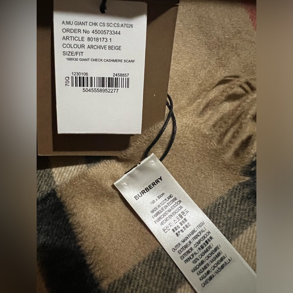 New Burberry check classic cashmere scarf unisex scarf - Picture 8 of 9